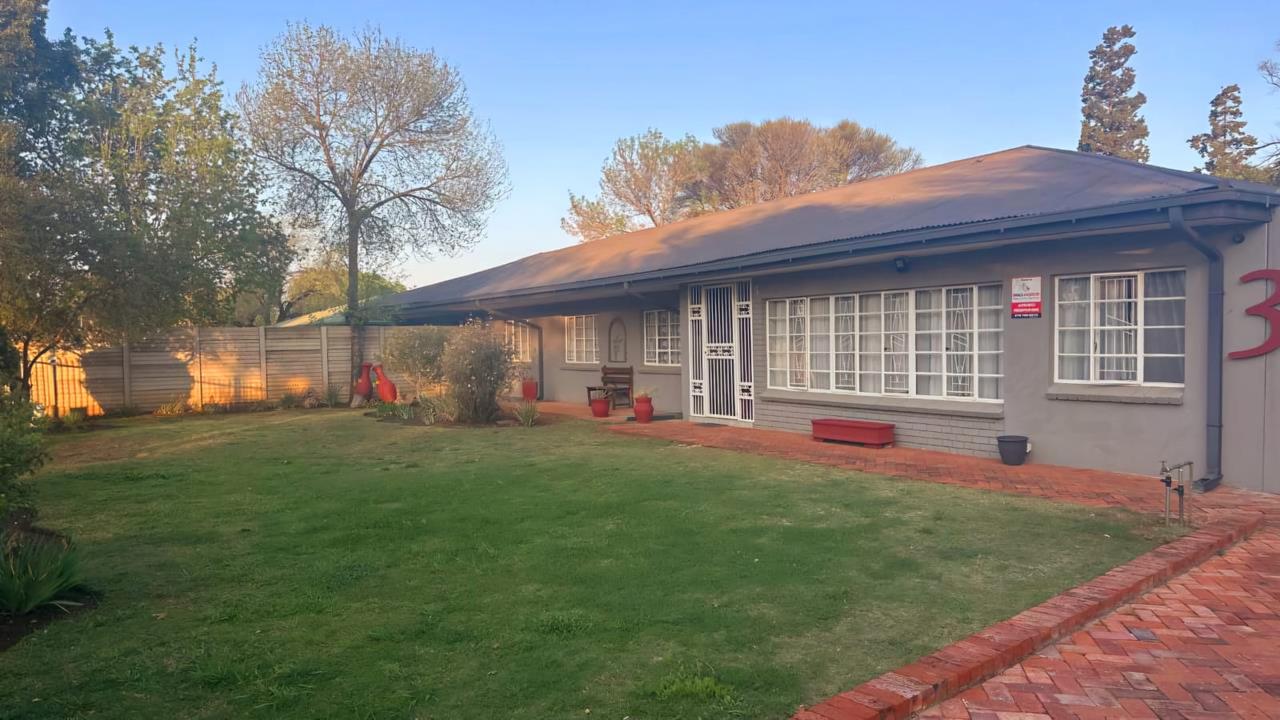 3 Bedroom House for Sale in Bayswater, Bloemfontein