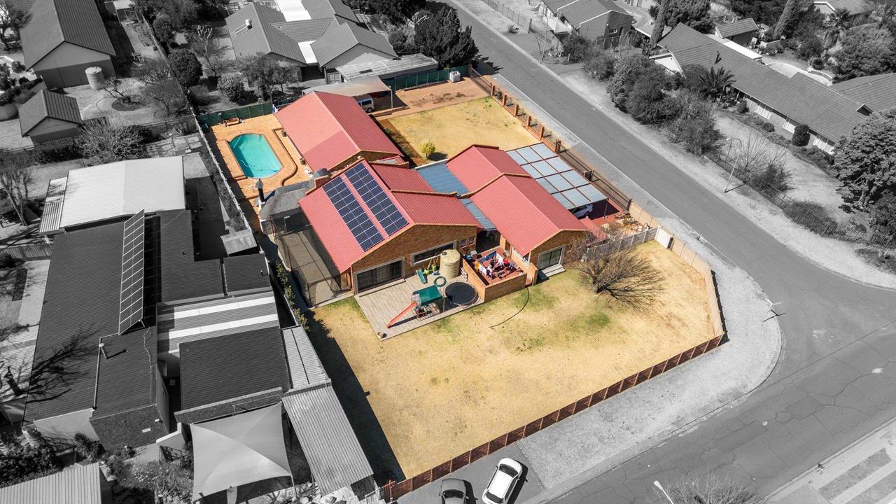 5 Bedroom House for Sale in Universitas