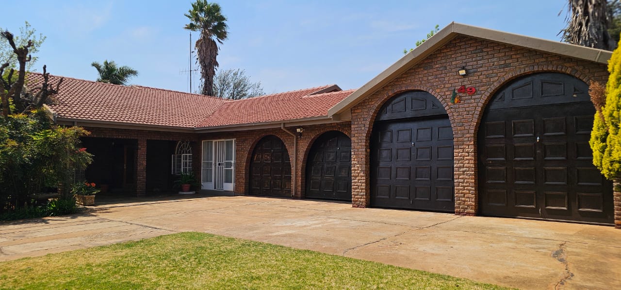 Majestic Family Home in Koster – A Perfect Blend of Comfort