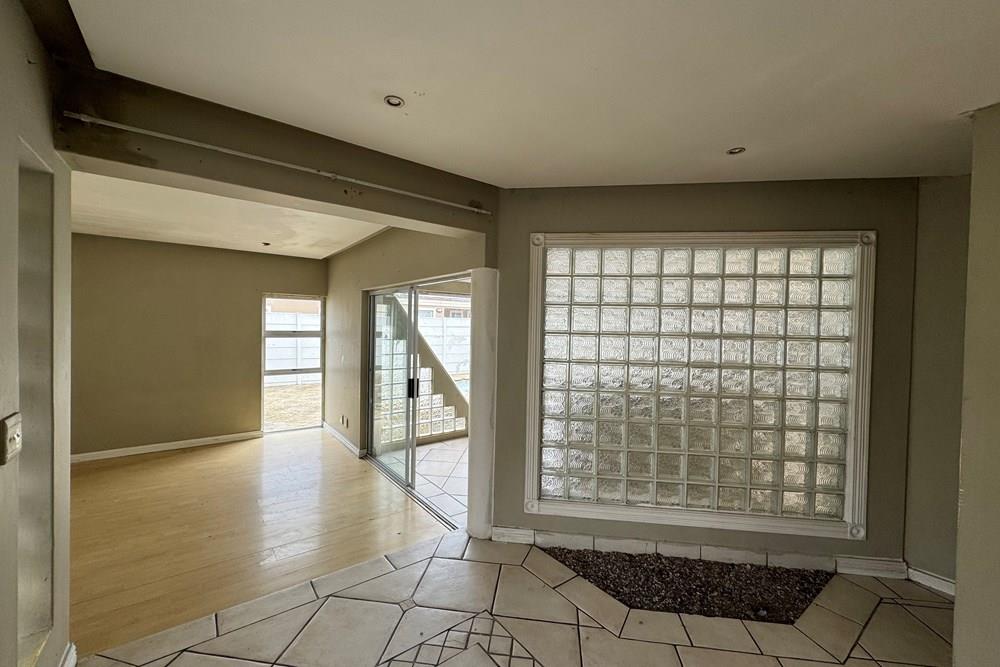 Fixer Upper available in Parklands