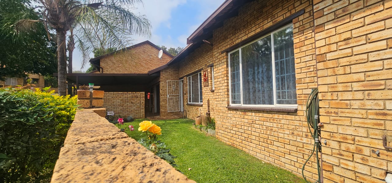 Exclusive 3-Bedroom Home in a Popular Complex!