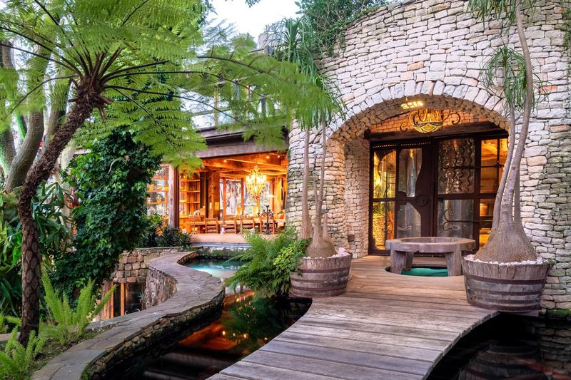 7 Bedroom House For Sale in Overkloof, Hout Bay