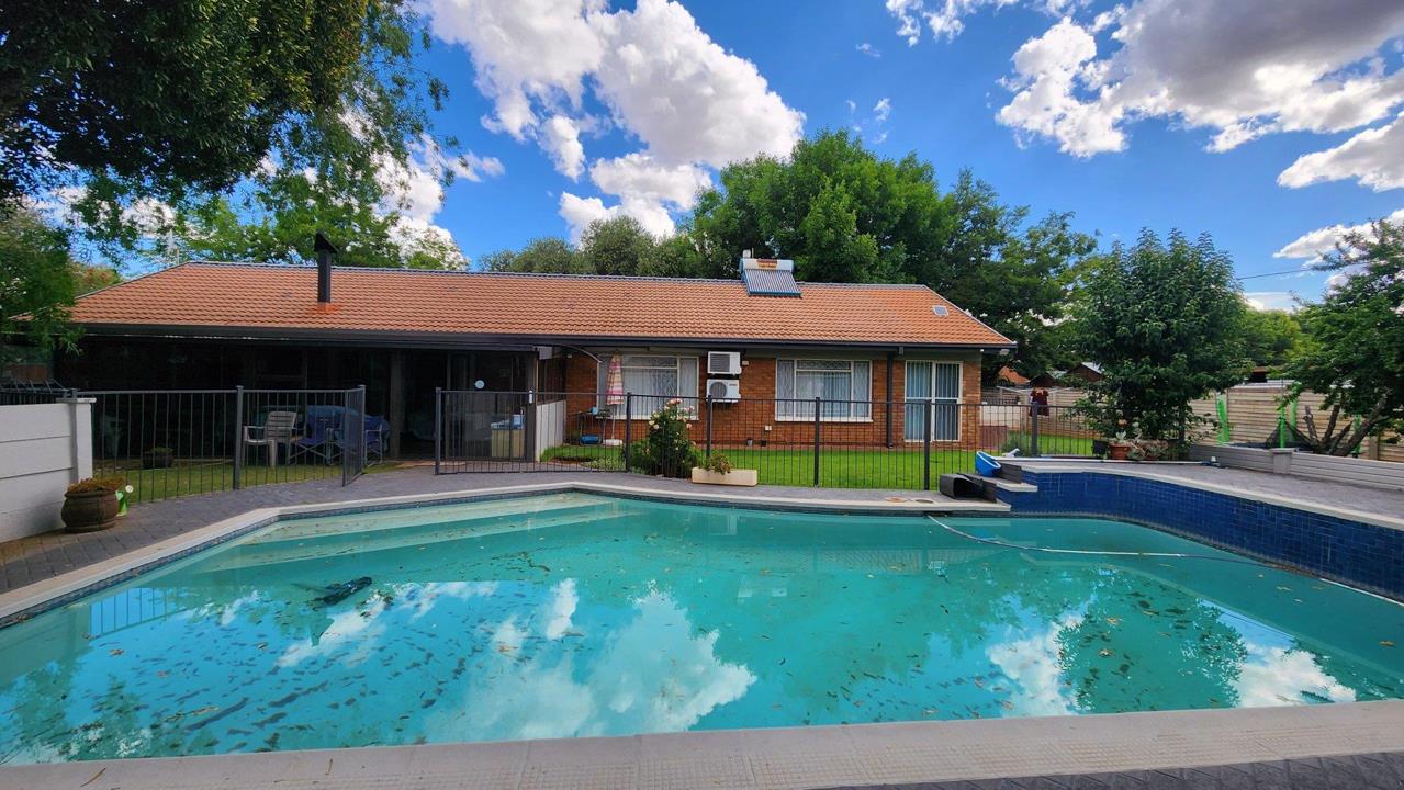 4 Bedroom House for Sale in Universitas