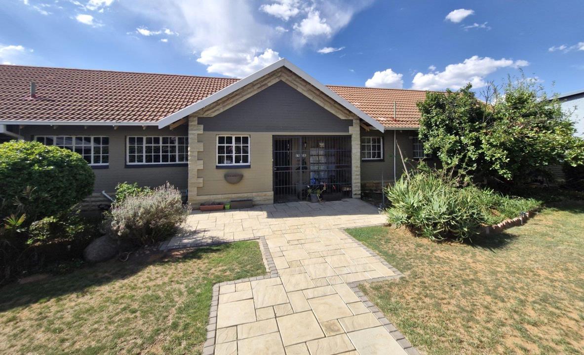 4 Bedroom House for Sale in Fichardt Park