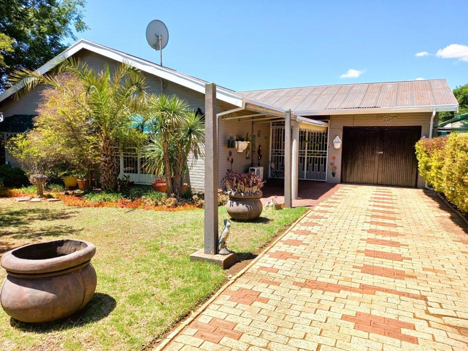 3 Bedroom House for Sale in Uitsig