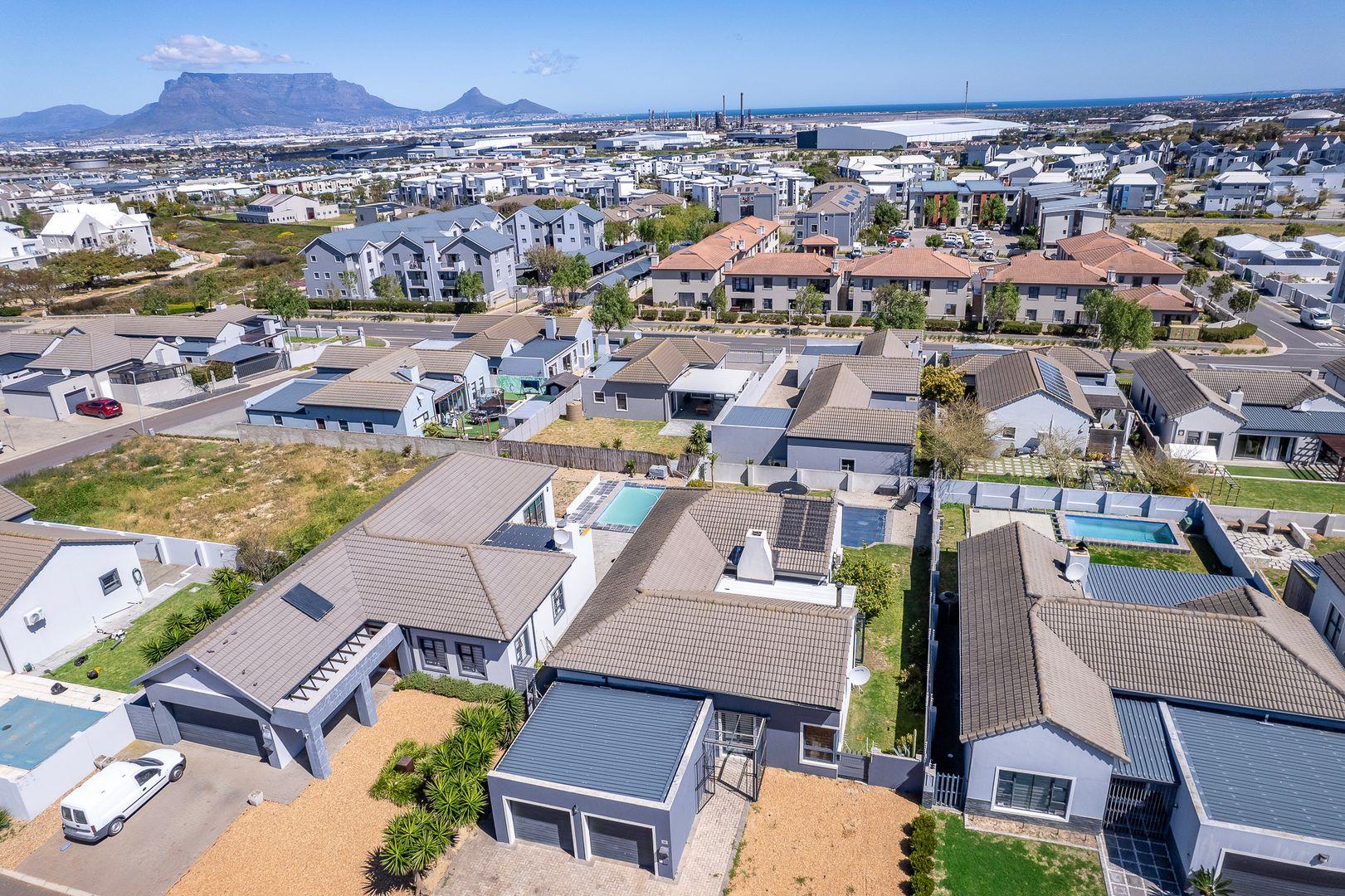 4 Bedroom House for Sale in Burgundy Estate