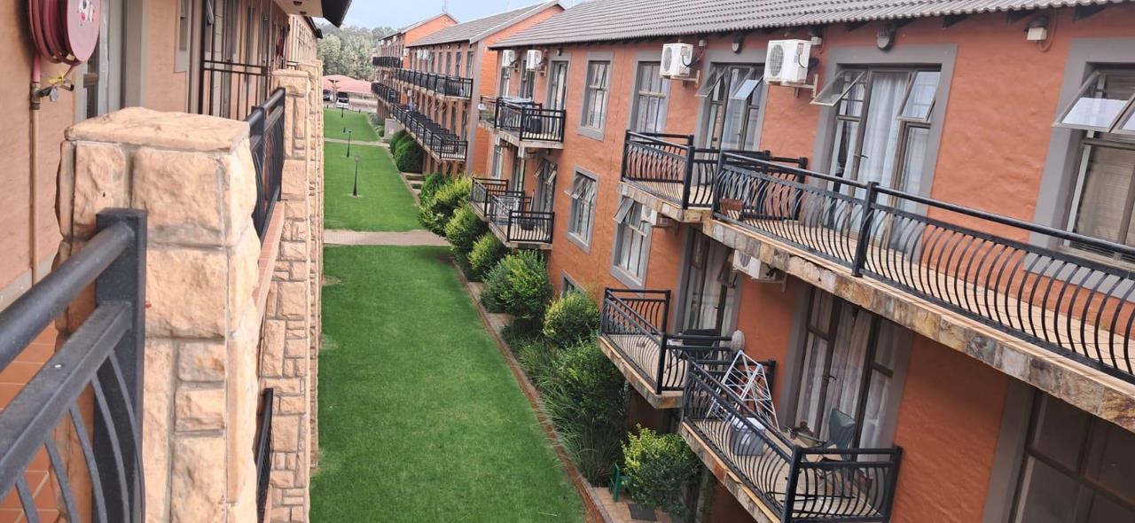 2 Bedroom Apartment / Flat for Sale in Vredenhof