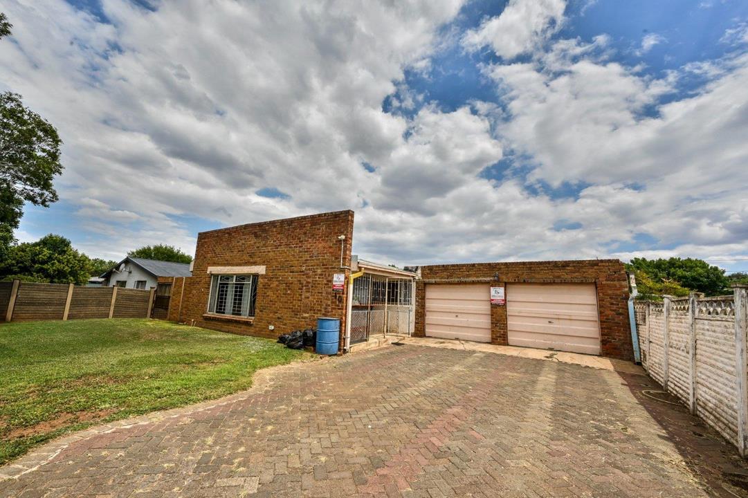 4 Bedroom House for Sale in Brandwag