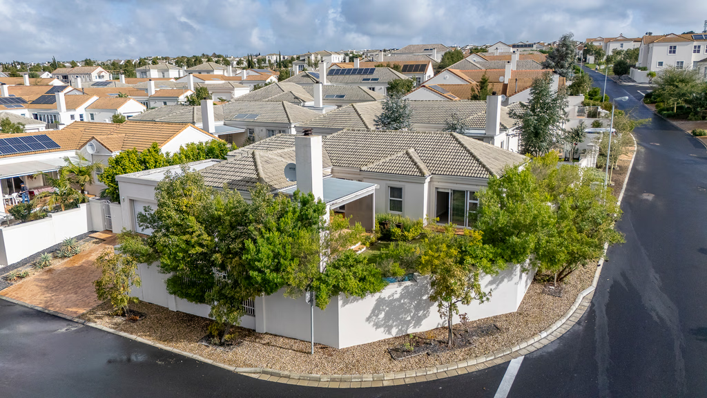 4 Bedroom Freehold To Let in Pinehurst