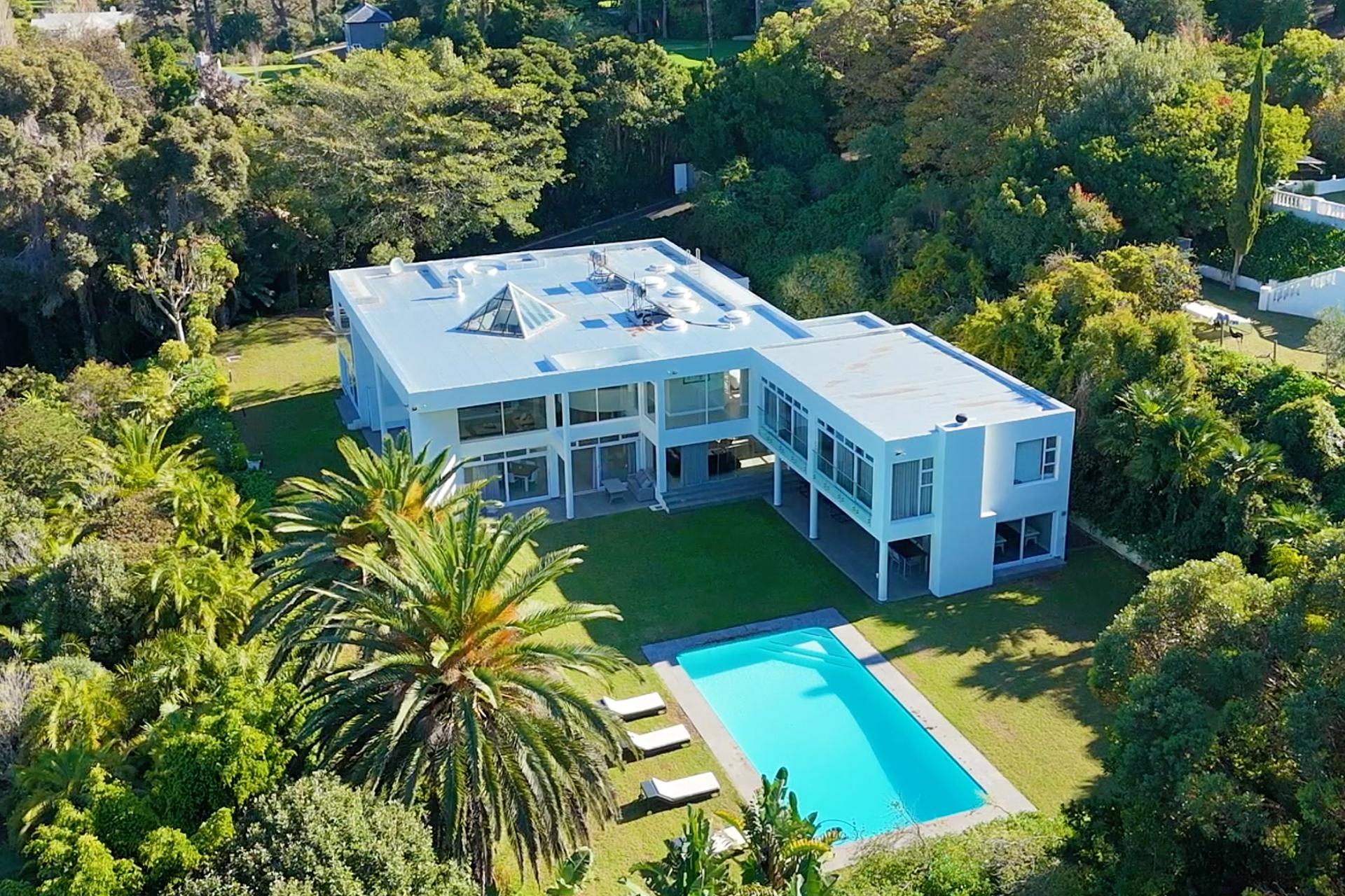 6 Bedroom House For Sale in Constantia, Cape Town