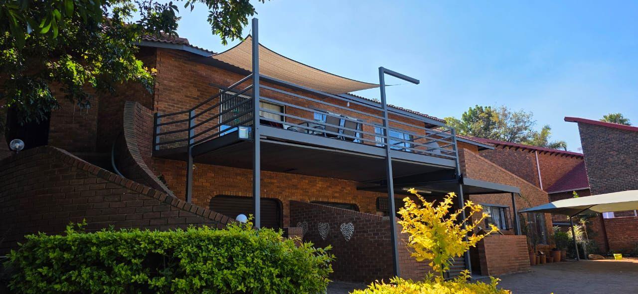 7 Bedroom House for Sale in Safari Gardens, Rustenburg