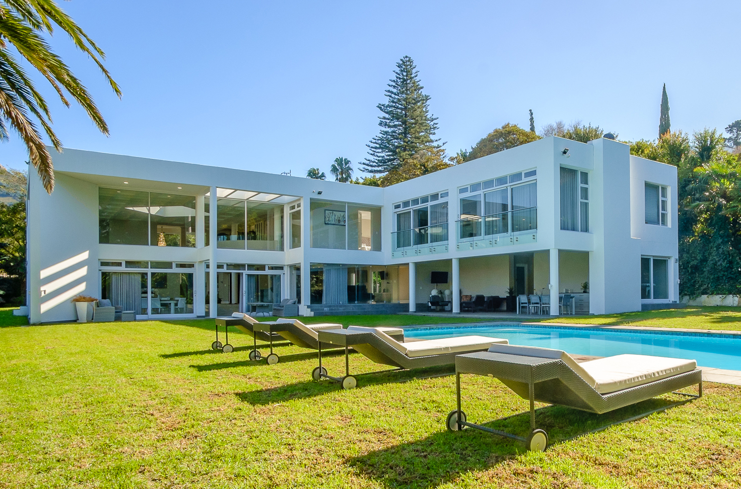 6 Bedroom House For Sale in Constantia, Cape Town