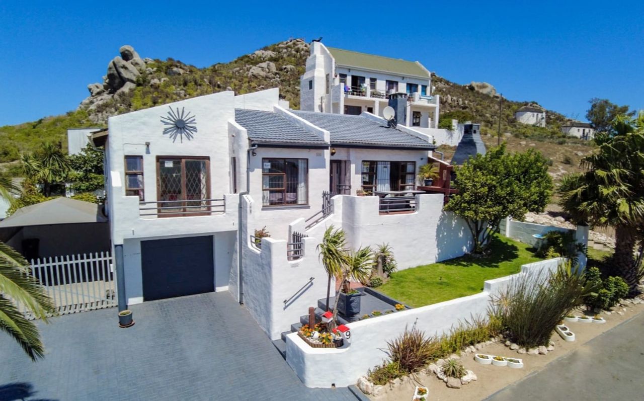 3 Bedroom House For Sale in Saldanha Central