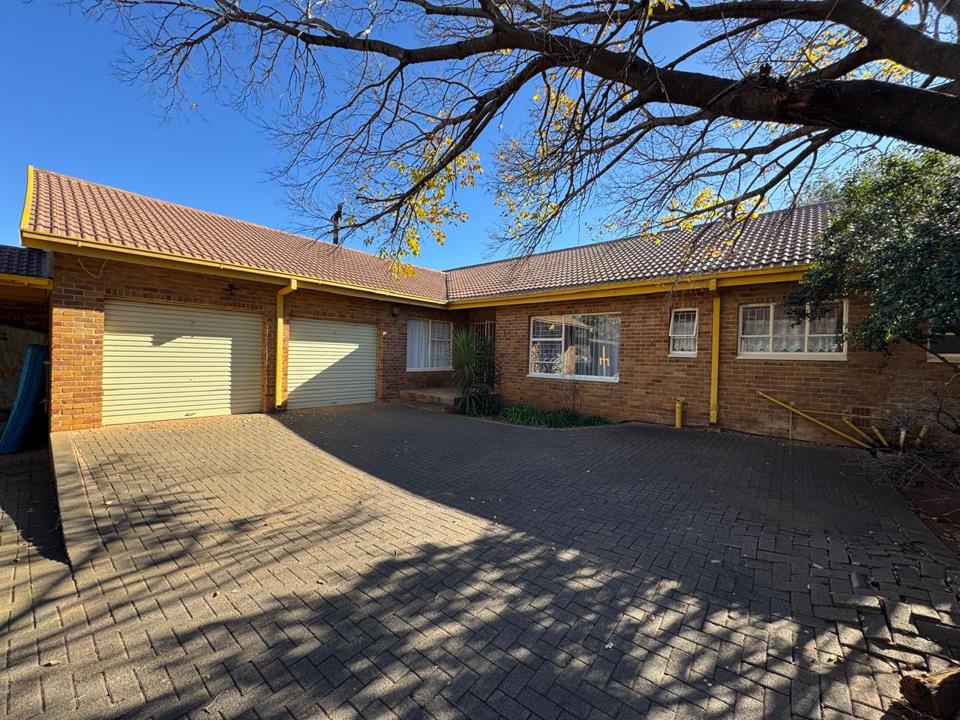 4 Bedroom House for Sale in Universitas Ridge