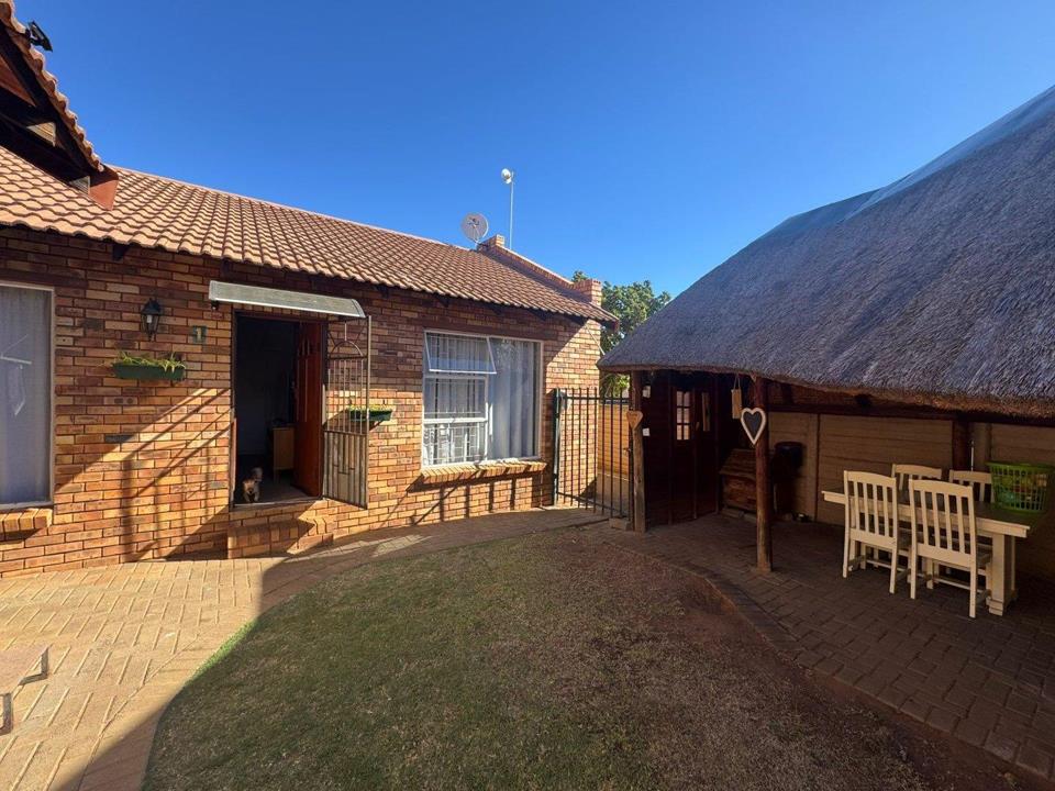 4 Bedroom House for Sale in Bayswater