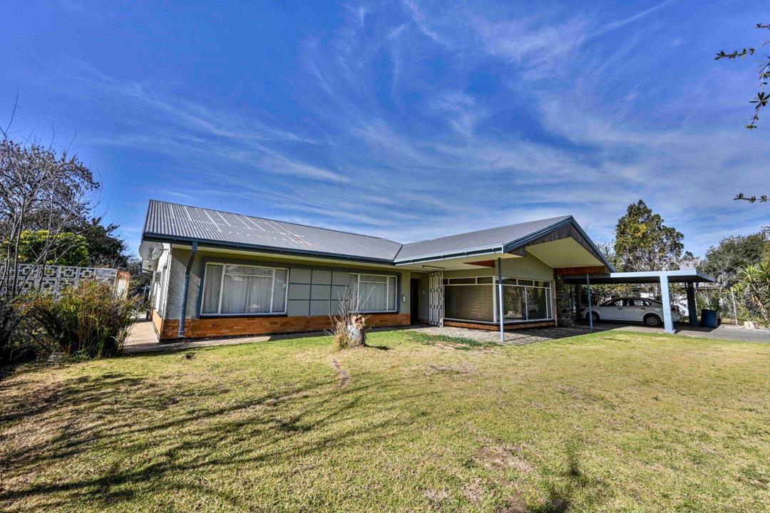 13 Bedroom House for Sale in Universitas