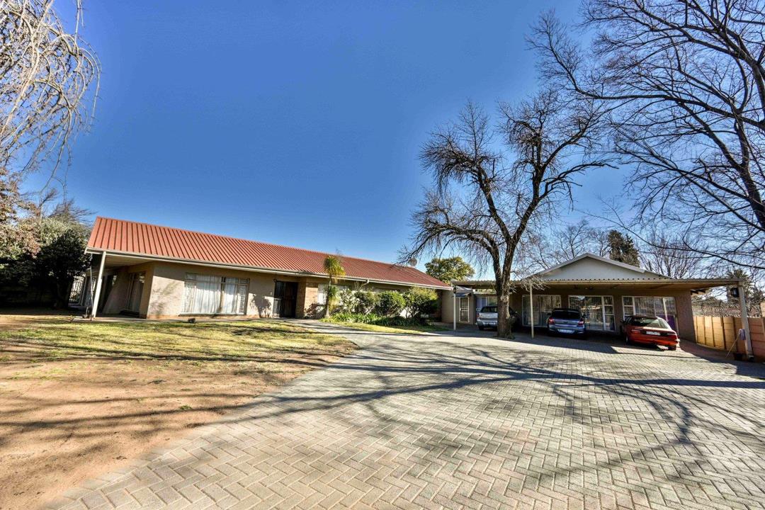 19 Bedroom House for Sale in Universitas