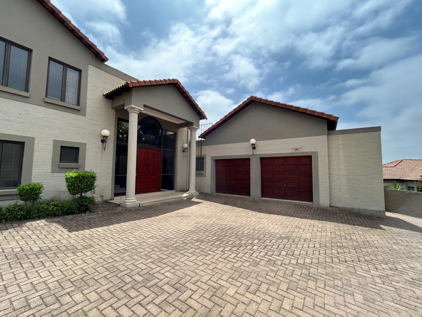 5 Bedroom Townhouse to Rent in Schuinshoogte