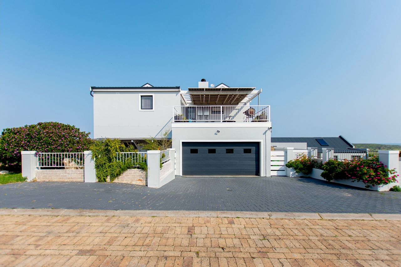 6 Bedroom House For Sale in Hoogland