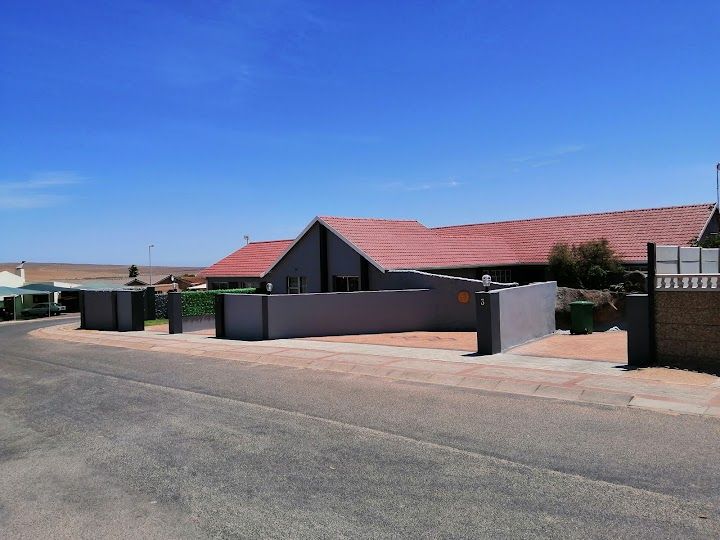 5 Bedroom House For Sale in Vredenburg