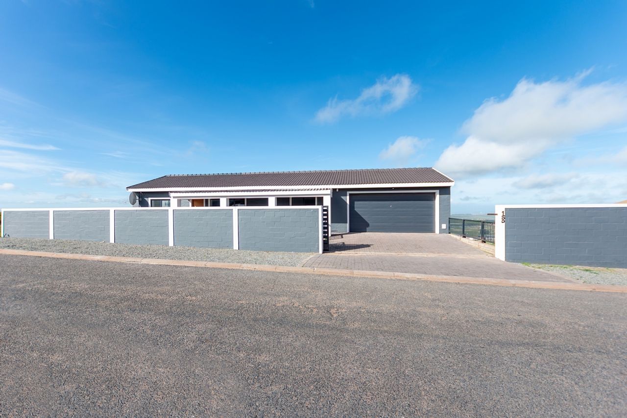 2 Bedroom House For Sale in Vredenburg