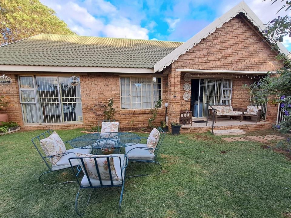 3 Bedroom Townhouse for Sale in Heuwelsig