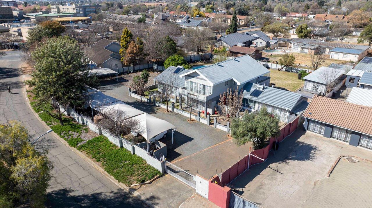 14 Bedroom House for Sale in Universitas