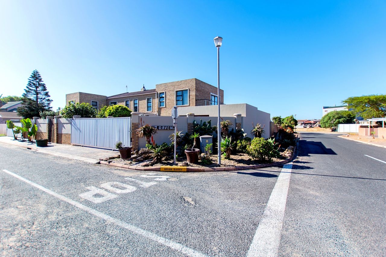 7 Bedroom House For Sale in Bluewater Bay