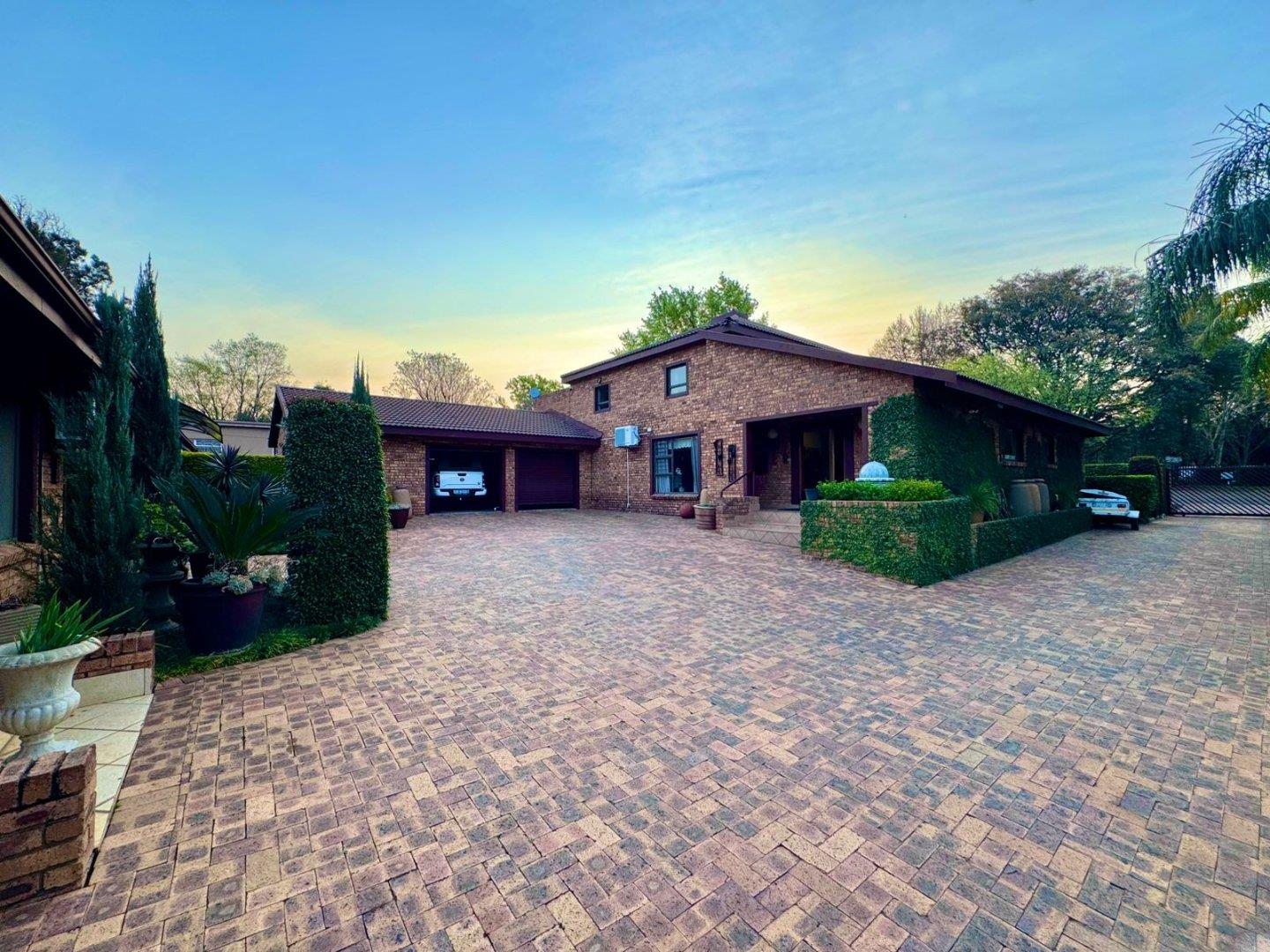 7 Bedroom House for Sale in Pioneer Park