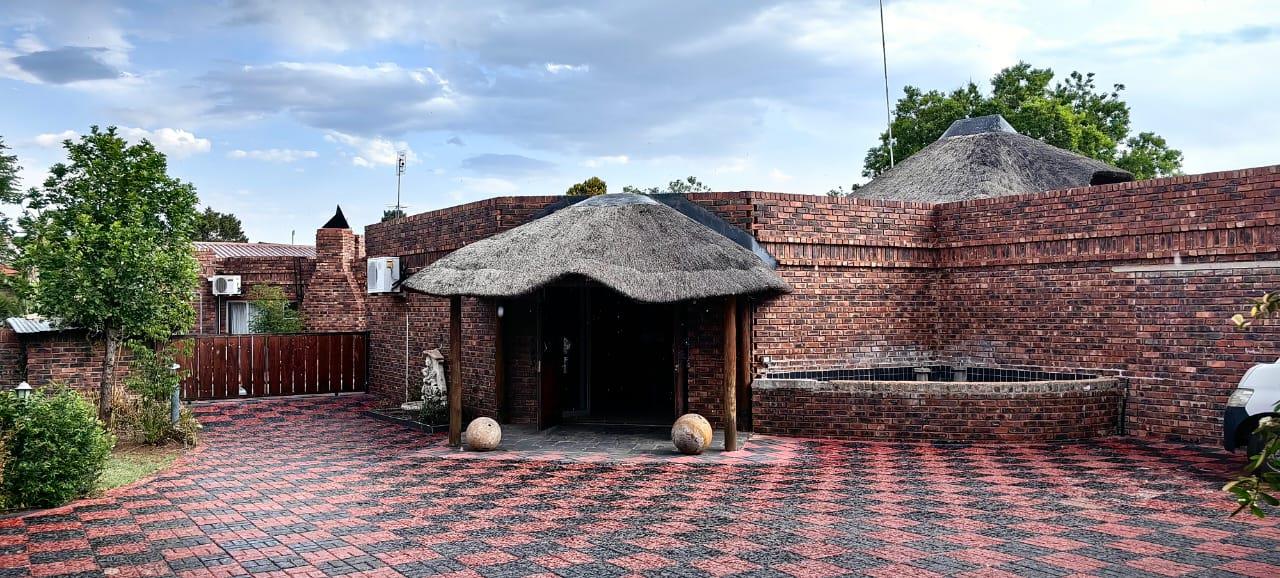 10 Bedroom House for Sale in Kuruman