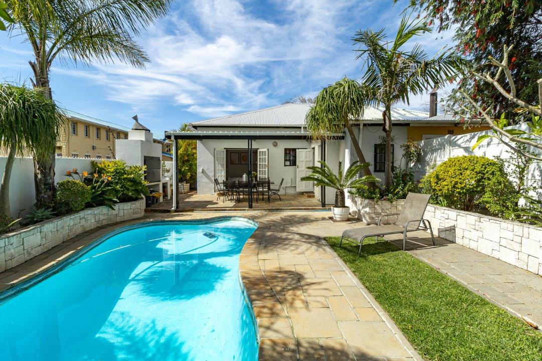 2 Bedroom House for Sale in Claremont