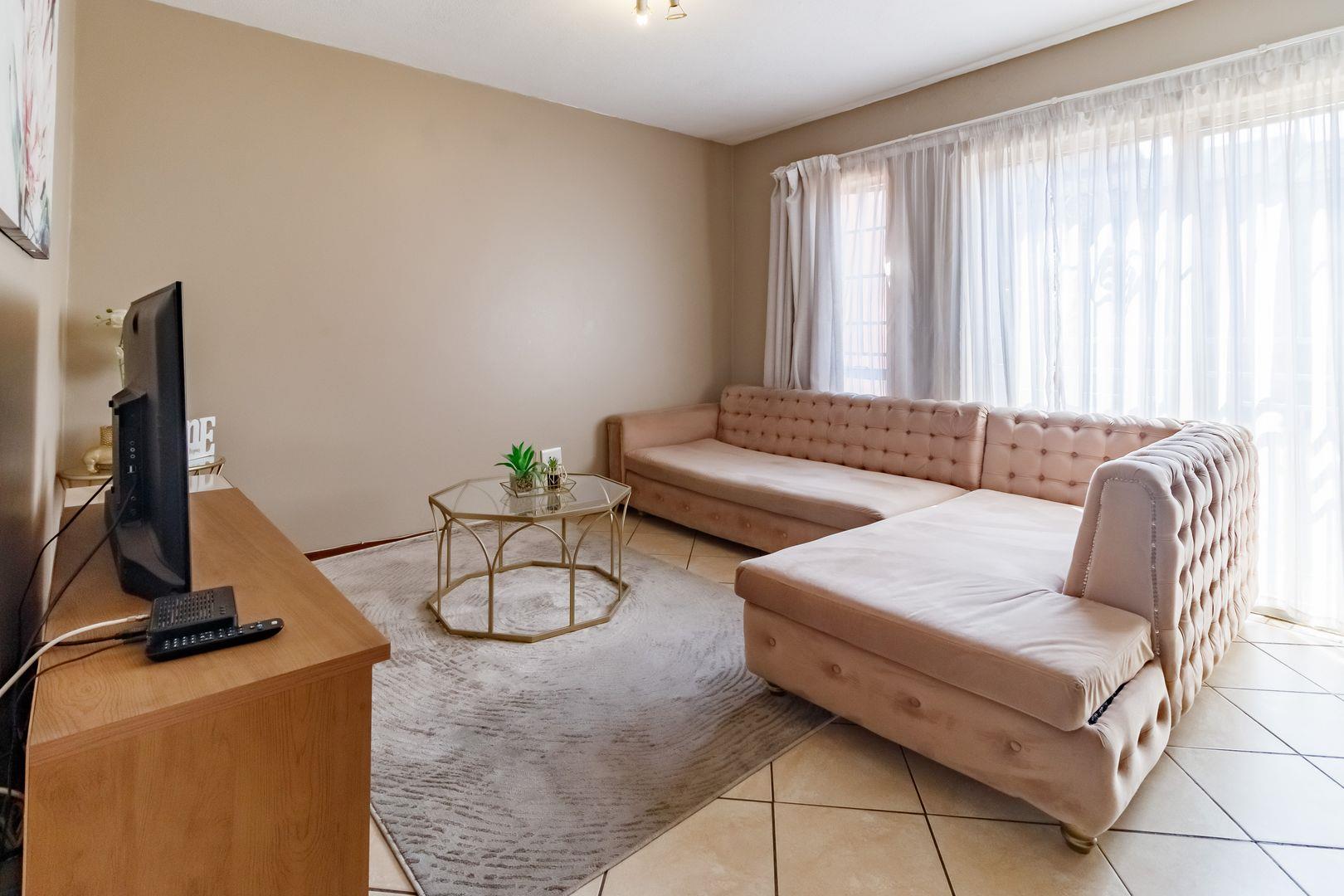 Apartment For Sale in Noordwyk, Midrand